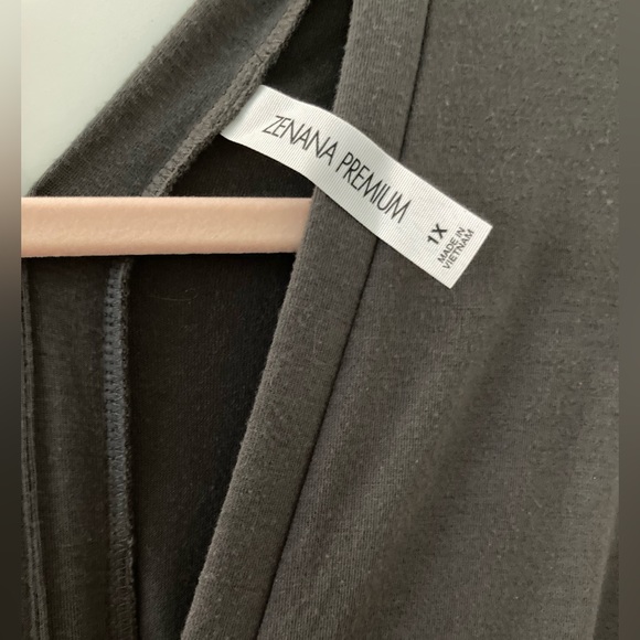 Zenana V-Neck Poncho Top Women’s Plus Size 1X Charcoal Grey - Picture 6 of 13